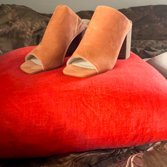 Kenneth Cole Leather Heels - Picture 1 of 9